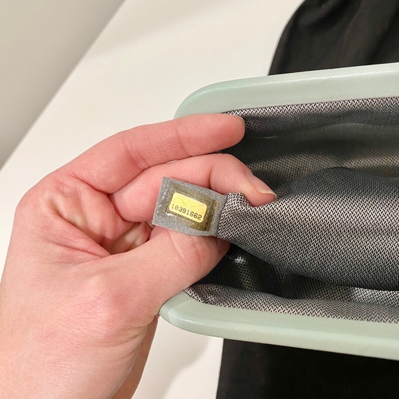 RARE authentic Chanel lamb skin clutch - Picture 4 of 14